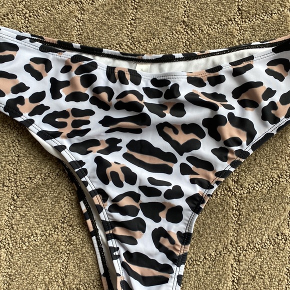 Leopard print bikini - Picture 2 of 5
